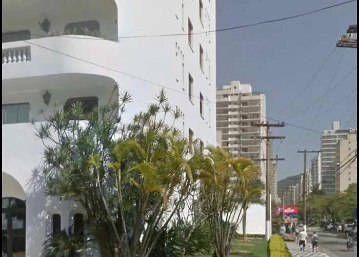 Amplo apartamento, moderno, ventilado, impecável. Guarujá